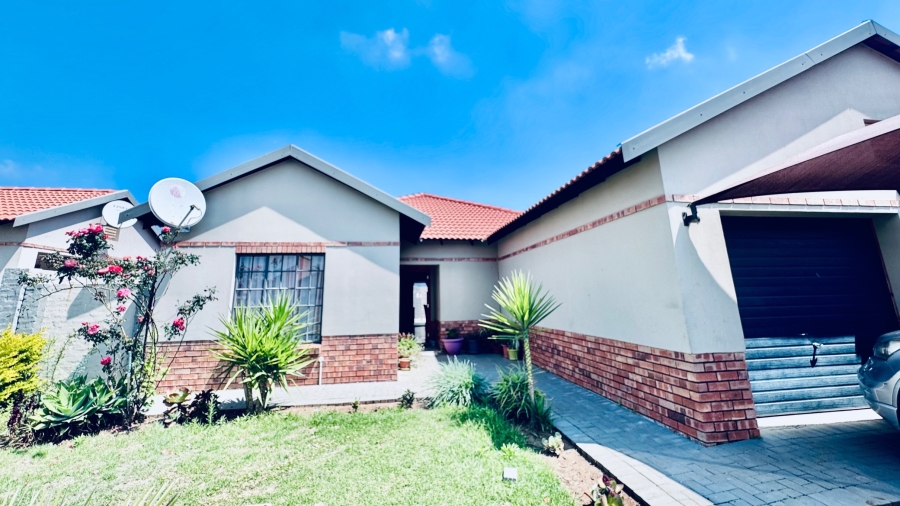 3 Bedroom Property for Sale in Waterkloof East North West